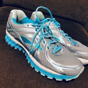 Excellent Brooks adrenaline GTS 16 women’s 10 (D) Wide Silver Turquoise 42 EUR